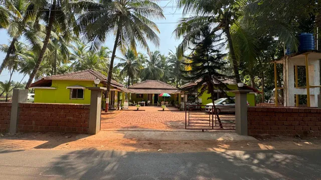 Coco Hut ,Family Beach Home