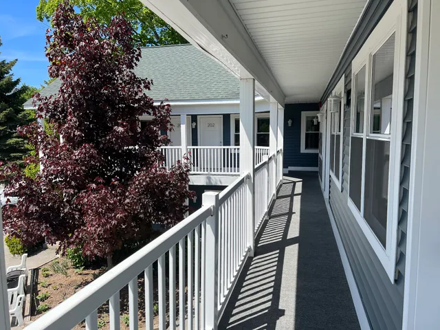 Empire Lakeshore Inn