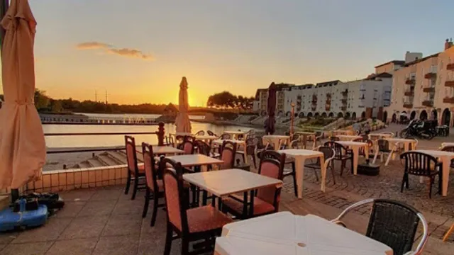 Le Lac De L'himalaya