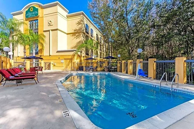 La Quinta Inn & Suites by Wyndham Tampa North I-75