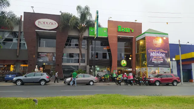 Restaurante pollería Roky's - La Marina 1