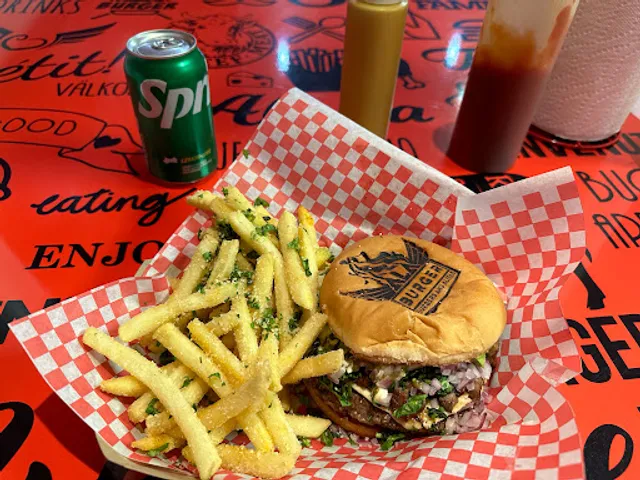 ALAburger (Burger and Alitas)