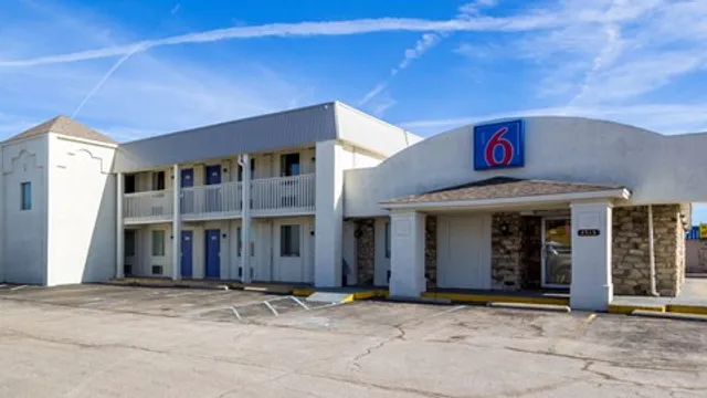 Motel 6 Indianapolis, IN - South