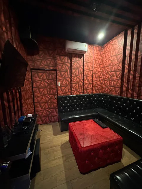 Space club & karaoke pattaya