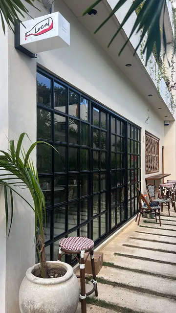 Local - Holy wine & Neo Bistro