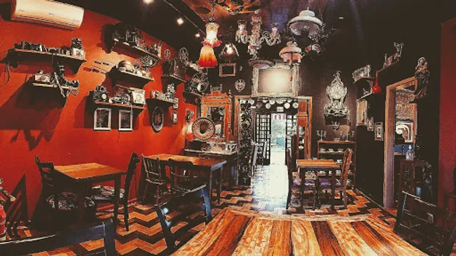 ANTIGUALHA - Antiquário Café