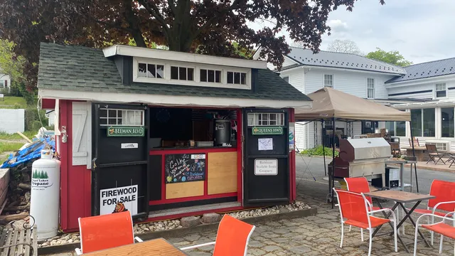 Colonial Pizza and Grill