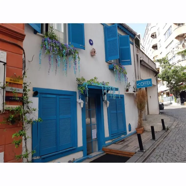 Corner Hot & Hot Budget