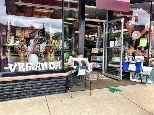 Veranda Vinyl Records & Artware