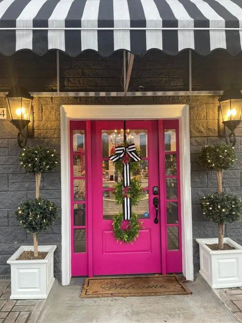 Pink-Dots Salon & Boutique