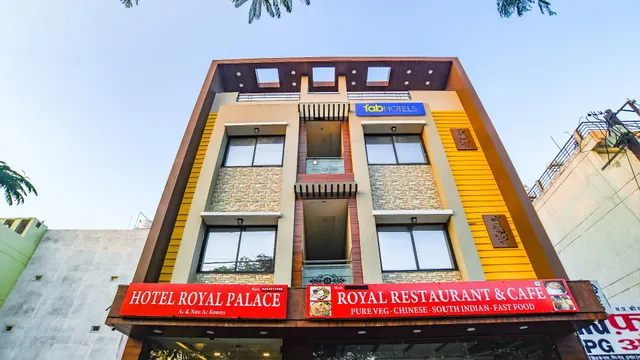 FabHotel Royal Palace - Hotel in Musakhedi, Indore