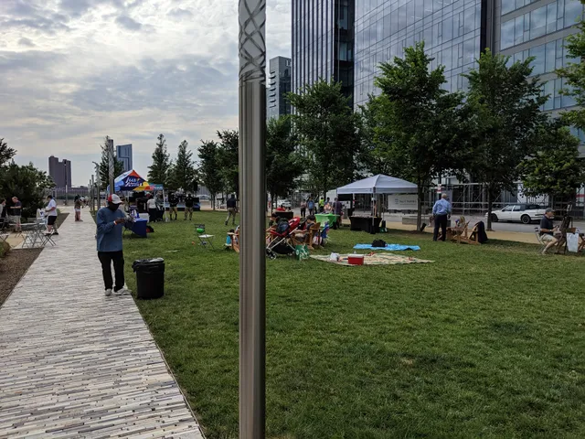 Harbor Point Central Plaza