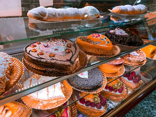 Pizzaria Central Luz & Martins, Lda.