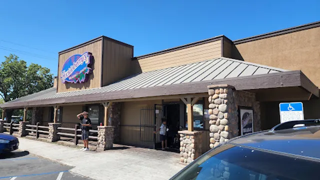 Huckleberry’s Breakfast & Lunch – Cajun Comfort on Yosemite