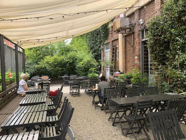 Burgheria Trattoria Americana - Docks Dora