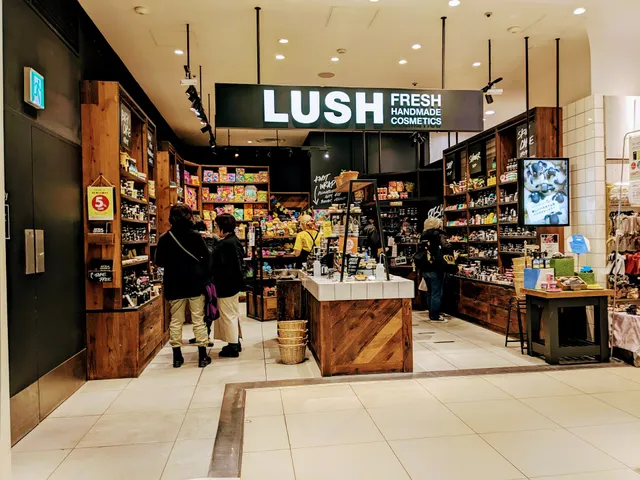 LUSH-Ueno Marui store