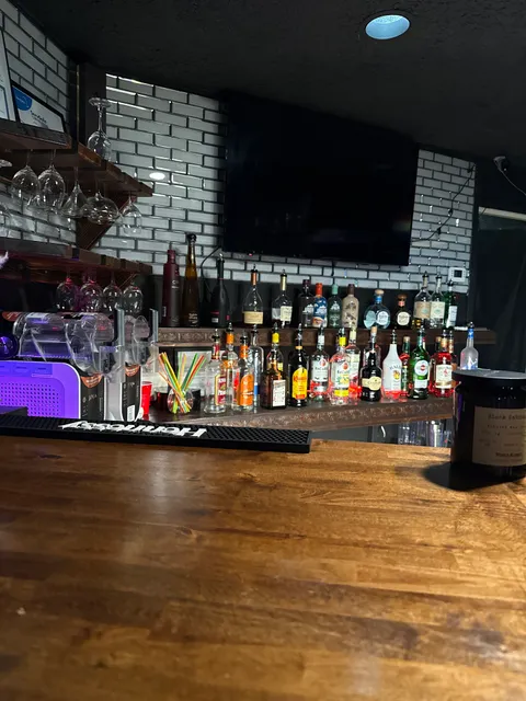 Pop’s Bar and Grill