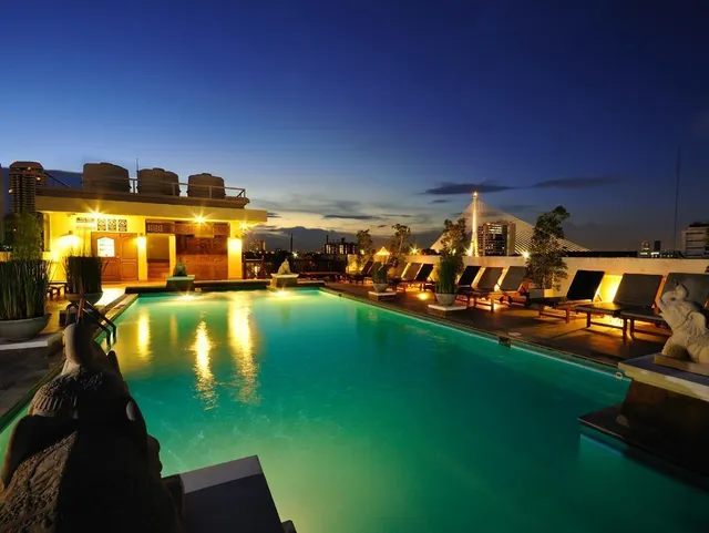 Rambuttri Village Hotel