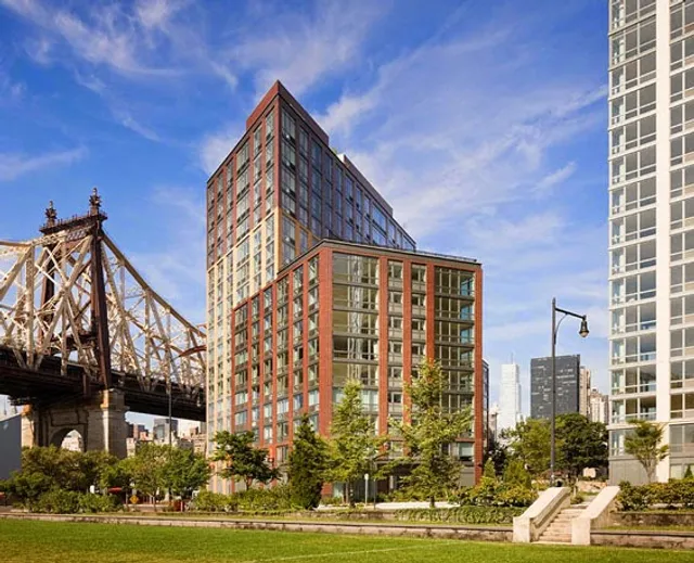 Riverwalk Crossing Luxury Apartments