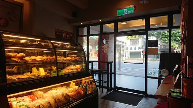STARBUCKS Shilin MRT Shop