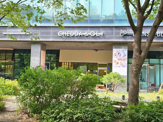 Brunch cafe, Chedda & Oli
