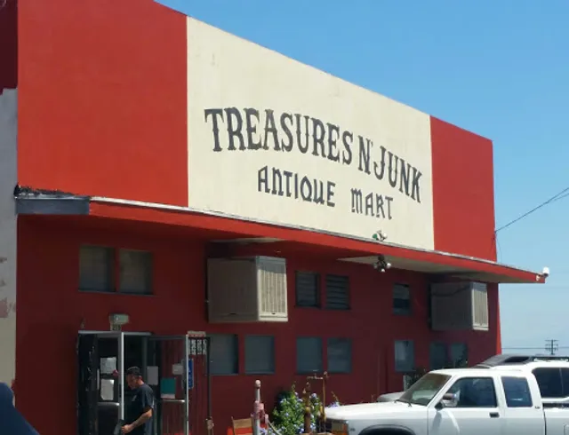Treasures & Junk Antique Mall