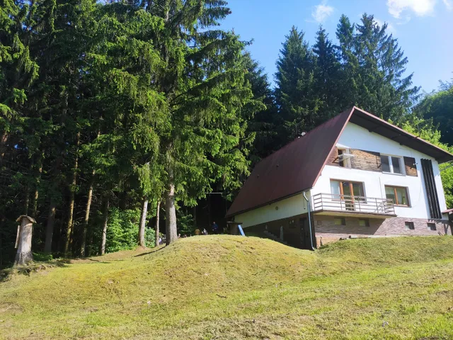 Skiareál a turistická chata Lužná