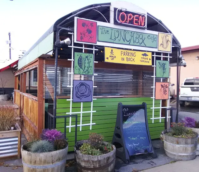 Lunchbox Cafe