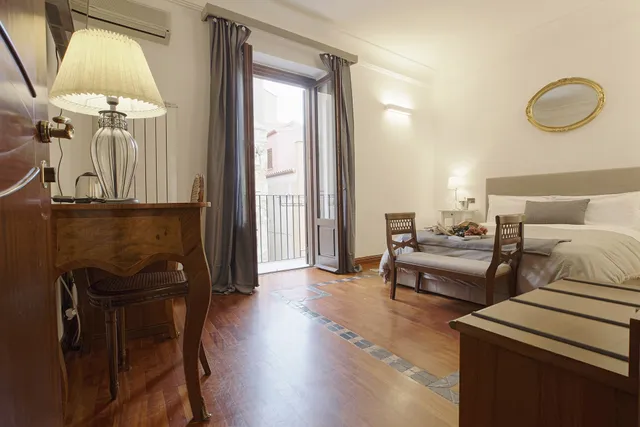 Victoria Small Suite