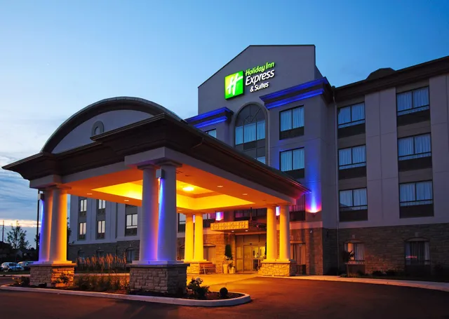 Holiday Inn Express & Suites Ottawa Airport by IHG