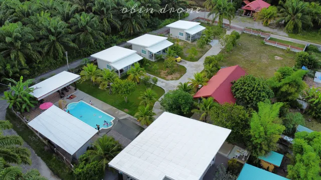 England House & Pool