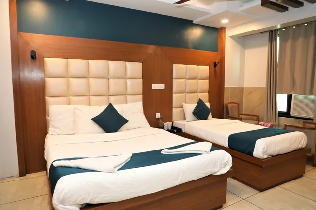 HIRA PALACE NEAR APOLLO HOSPITAL DELHI