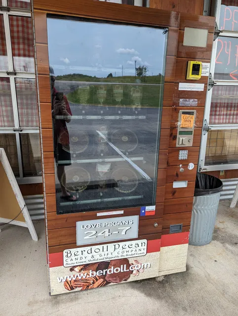 Pecan pie vending machine berdoll pecan candy and gift shop