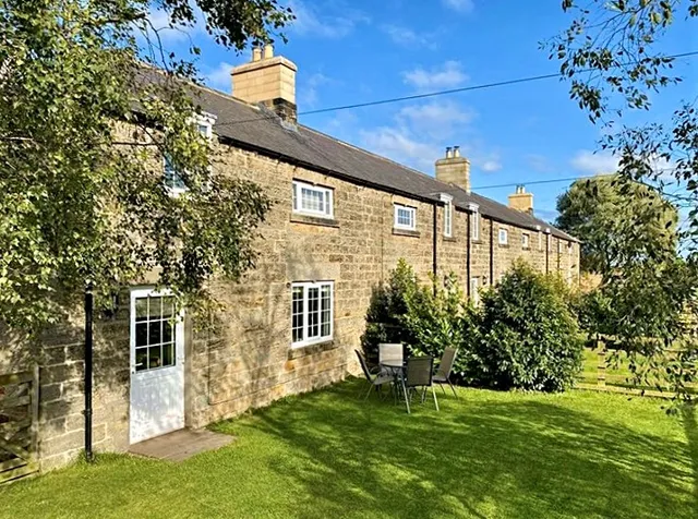 Bumblebee Cottage - Airbnb