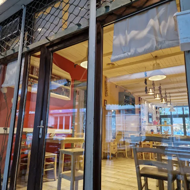 ΟΤΙ ΦΑΜΕ ΟΤΙ ΠΙΟΥΜΕ ΚΑΙ ΟΤΙ....