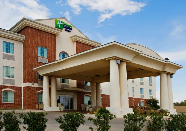 Holiday Inn Express & Suites Levelland by IHG