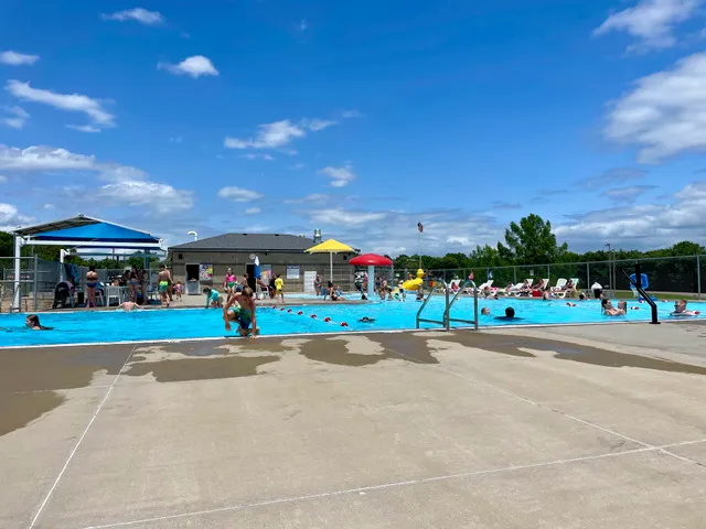 Valley Falls City Pool at Delaware Pointe