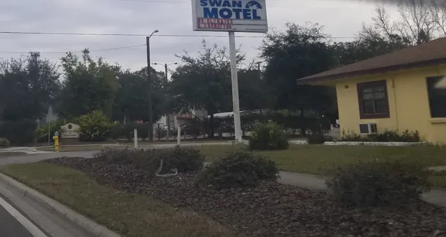 Swan Motel