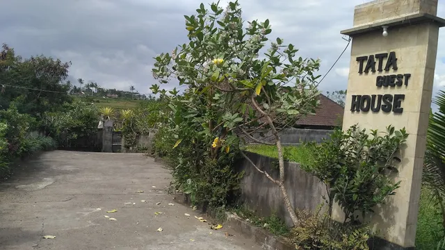 OYO 92203 Tata Guest House