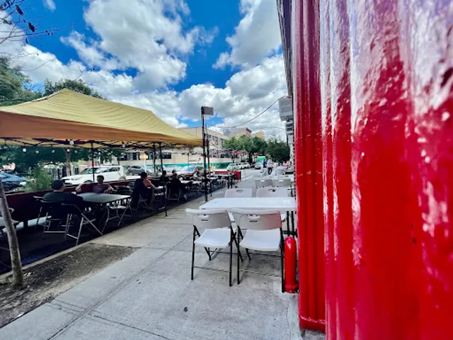 7B Horseshoe Bar aka Vazacs