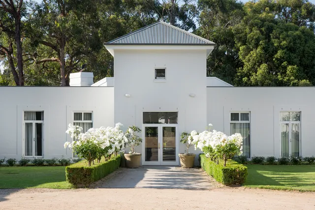 Lancemore Lindenderry Red Hill