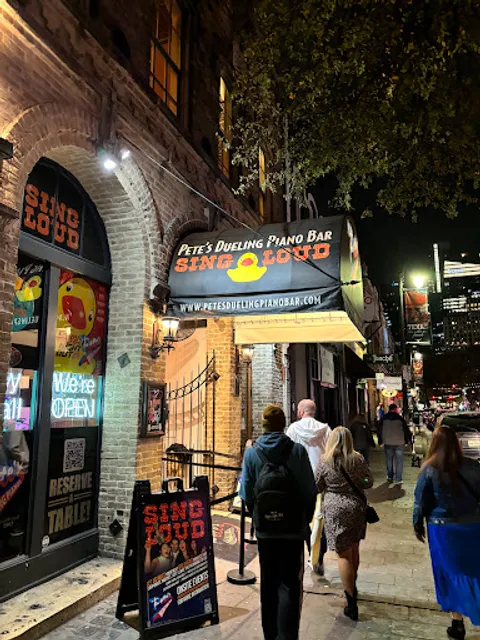 Pete's Dueling Piano Bar