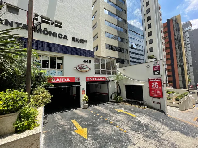 Hotel com apartamentos / Flats em Frente Hospital Sírio Libanês #FicaNaPaulista by: Edmundo