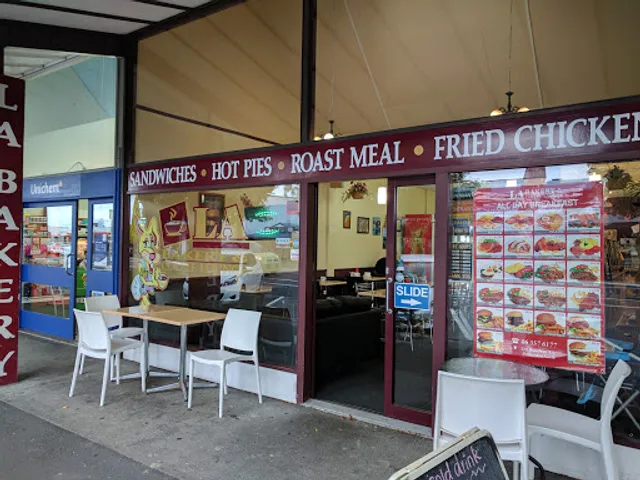 LA Bakery & Coffee Lounge