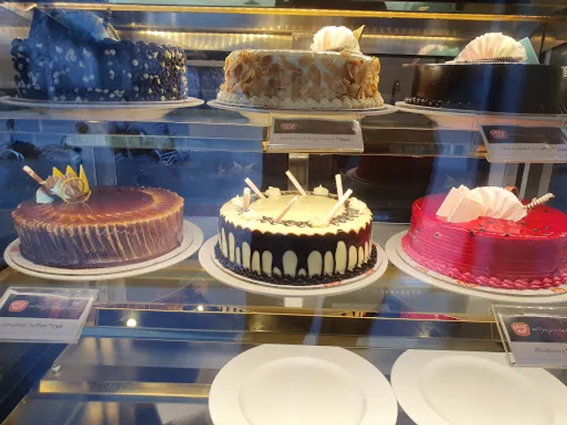 Cake Hut thoppumpadi