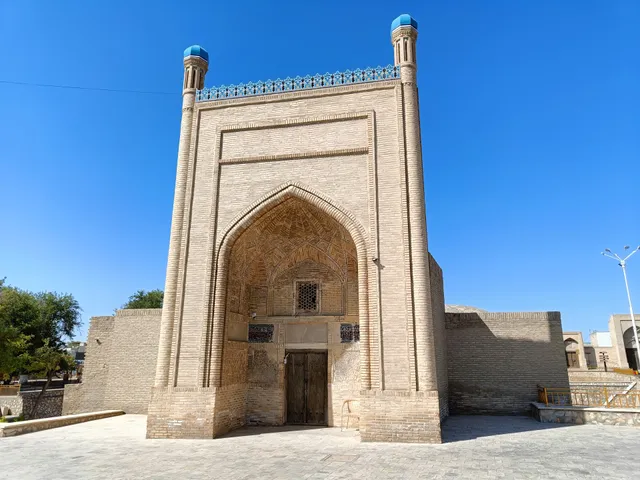 Magoki Attori Mosque and Carpet Museum