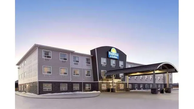Days Inn & Suites by Wyndham Warman