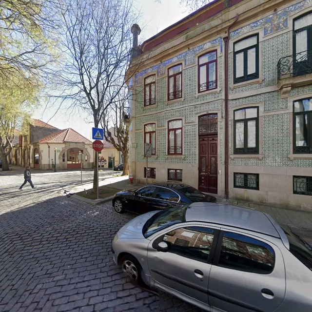 Nomad's Fine Arts Collection in Porto