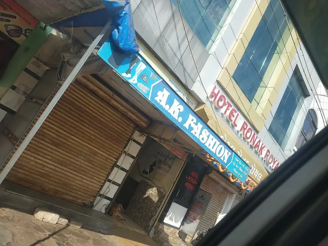 OYO 69568 Hotel Ronak Royal