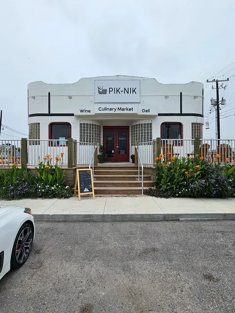 PIK-NIK Deli + Wine Bar